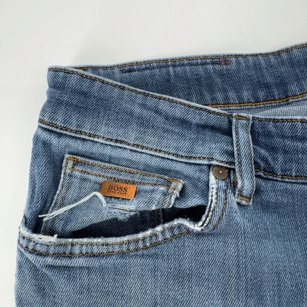 BOSS Hugo Boss Maine Mens 33x32 * Distressed Blue Stretch Denim Straight Jeans